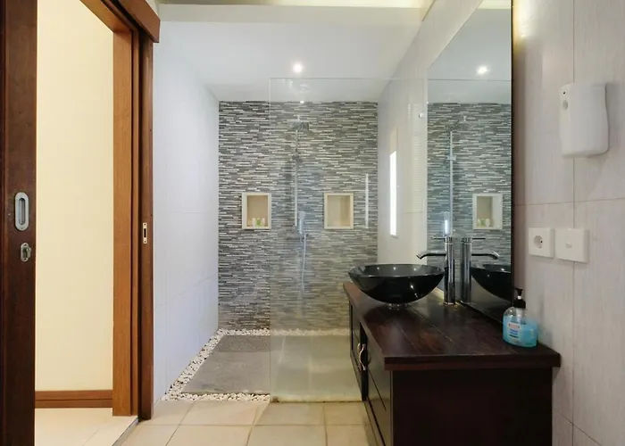 Dinar Hills Ungasan By The Lavana 4*